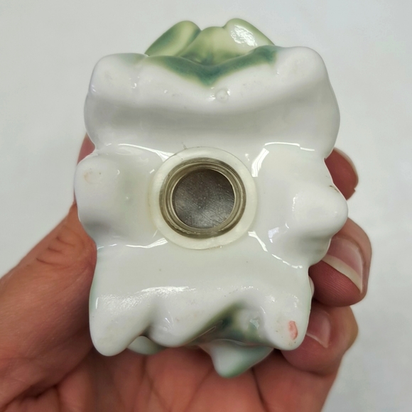 Vintage porcelain CHRISTMAS Pointsetia design salt and pepper shakers - Picture 6 of 6